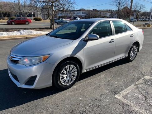 Used 2014 Toyota Camry LE image 7