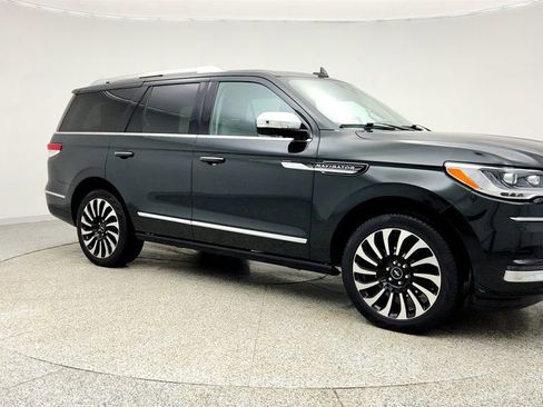 Used 2022 Lincoln Navigator Black Label image 3