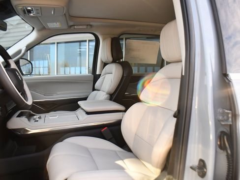 New 2025 Lincoln Navigator Reserve image 13