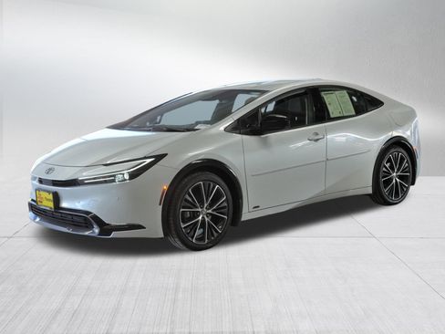 Used 2024 Toyota Prius XLE image 3