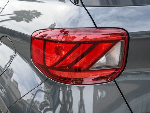Certified 2025 Hyundai Venue SEL FWD image 9