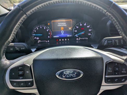 Used 2022 Ford Explorer XLT image 33