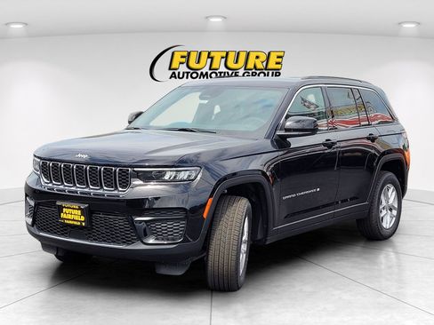 New 2026 Jeep Grand Cherokee Laredo w/ Trailer Tow Package AWD/4WD image 2