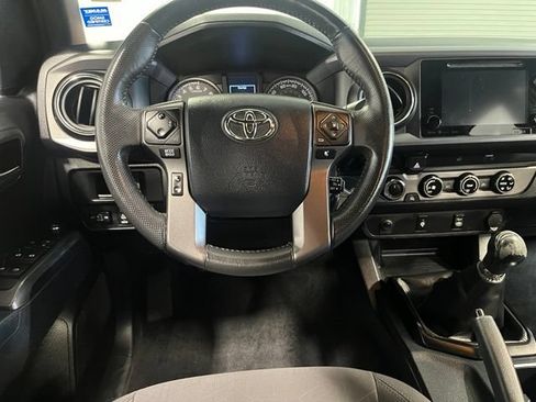 Used 2017 Toyota Tacoma TRD Sport w/ Tow Package AWD/4WD image 21