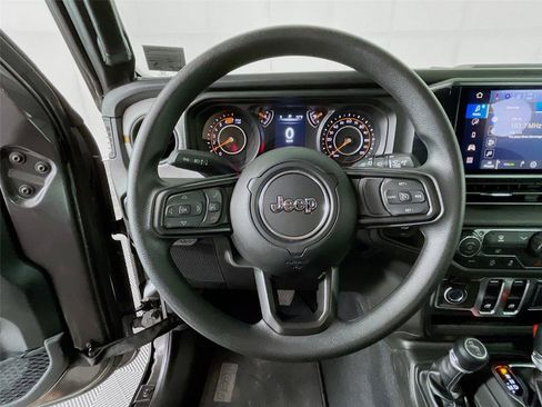 Used 2026 Jeep Wrangler Sport AWD/4WD image 16