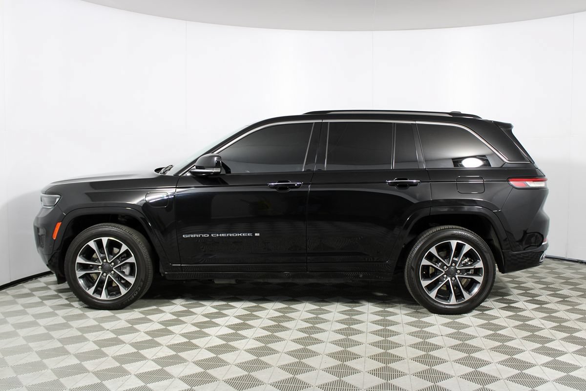 Used 2023 Jeep Grand Cherokee Overland w/ Advanced Protech Group III AWD/4WD image 40