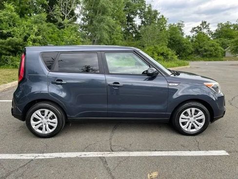 Used 2016 Kia Soul + FWD image 40