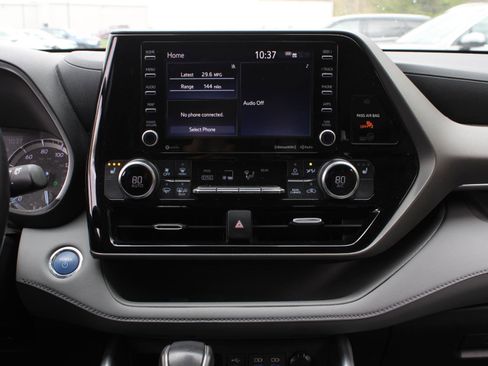 Used 2022 Toyota Highlander XLE AWD/4WD image 13