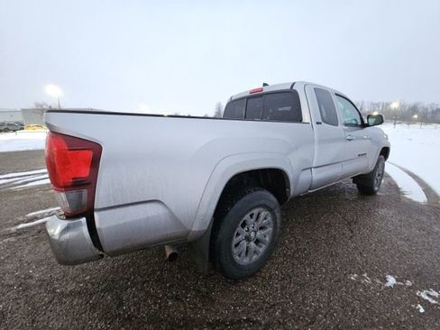 Used 2021 Toyota Tacoma SR5 w/ SR5 Appearance Package (SM) image 3