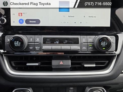 Used 2025 Toyota Grand Highlander AWD image 17