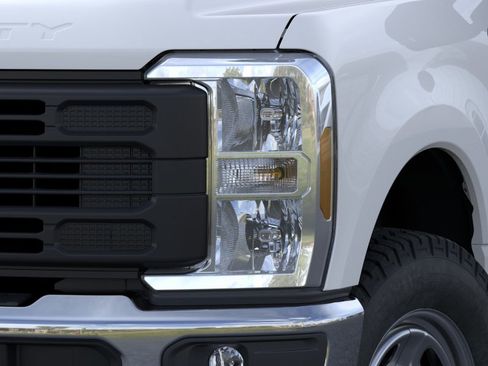 New 2026 Ford F350 XL w/ XL Chrome Package image 18