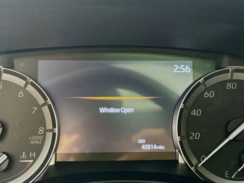 Used 2022 Toyota Highlander XLE image 12