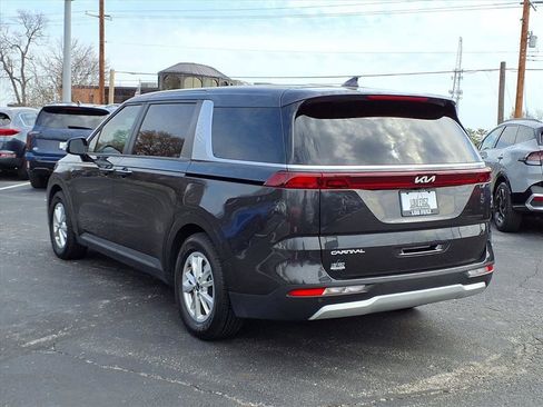 Used 2024 Kia Carnival LX image 2