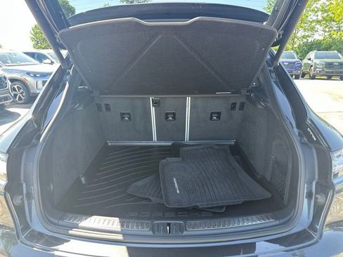 Used 2024 Porsche Macan AWD/4WD image 32