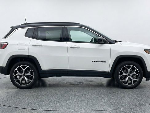 Used 2025 Jeep Compass Limited AWD/4WD image 11