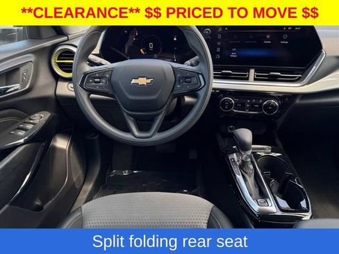 Used 2025 Chevrolet Trax LT FWD image 18