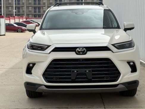 Used 2024 Toyota Grand Highlander Limited FWD image 7