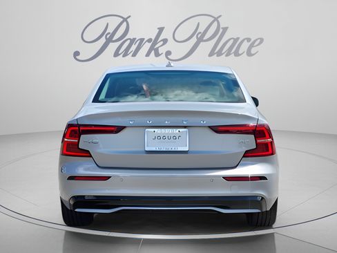 Used 2024 Volvo S60 B5 Plus FWD image 4