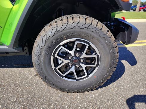 New 2025 Jeep Wrangler Unlimited Rubicon w/ Convenience Group image 11