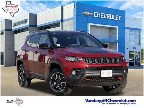 Used 2025 Jeep Compass Trailhawk image 1