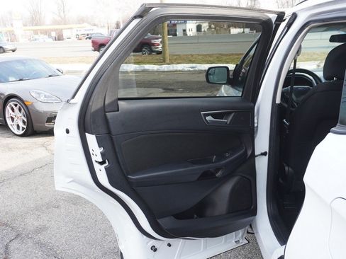 Used 2018 Ford Edge SE image 21