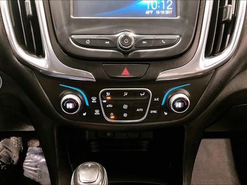 Used 2018 Chevrolet Equinox LT image 16