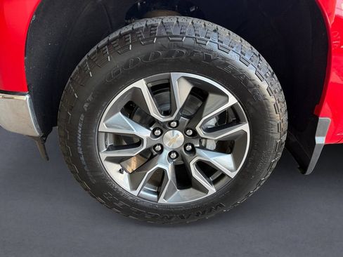 Used 2023 Chevrolet Silverado 1500 LT AWD/4WD image 9