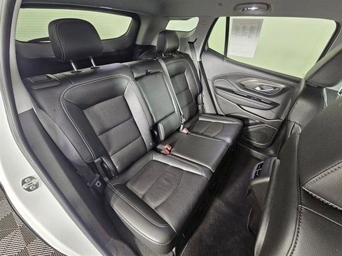 Used 2024 GMC Terrain SLT image 17