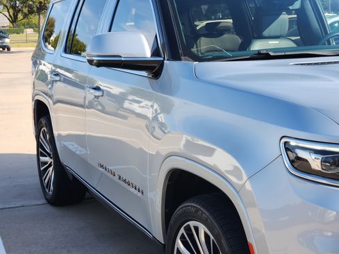 Used 2022 Jeep Grand Wagoneer Series III w/ Flexible Seating Group image 9