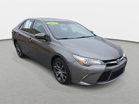 Used 2017 Toyota Camry XSE image 3