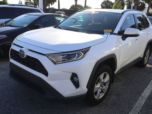 Used 2021 Toyota RAV4 XLE w/ Convenience Package image 2