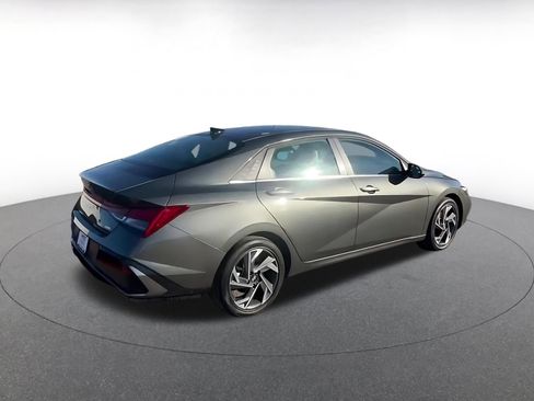 Used 2025 Hyundai Elantra Limited image 15