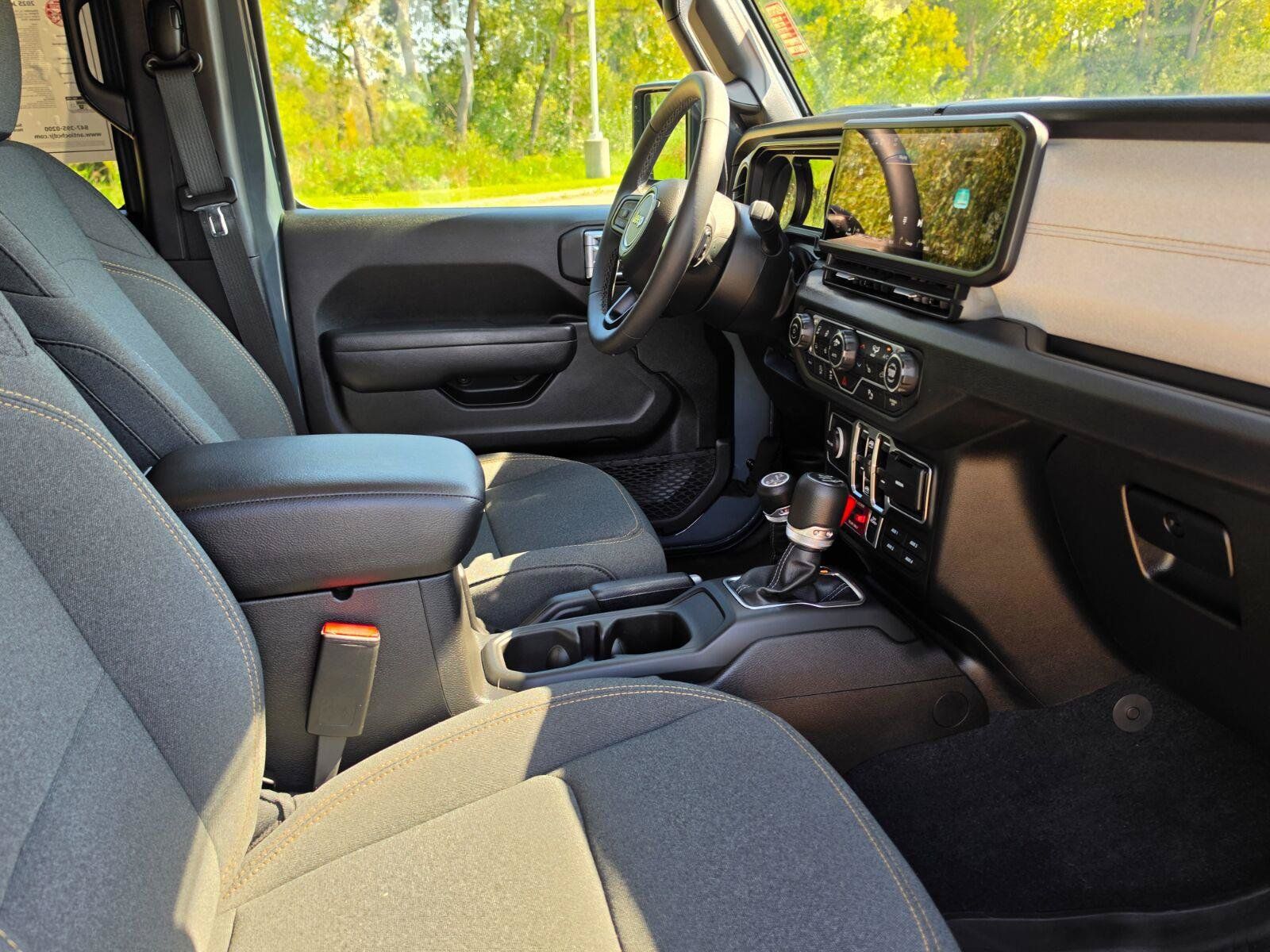 Used 2025 Jeep Wrangler Unlimited Sport AWD/4WD image 15