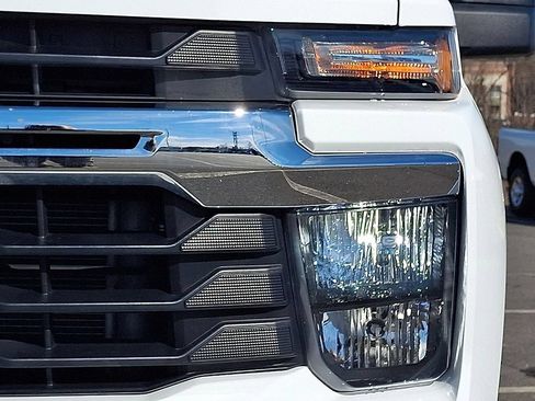Used 2025 Chevrolet Silverado 2500 LT w/ Convenience Package AWD/4WD image 9