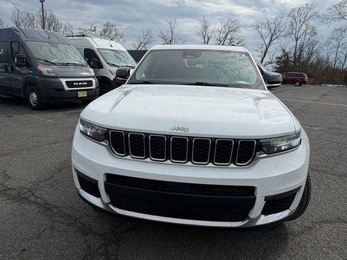 Used 2022 Jeep Grand Cherokee L Limited image 3