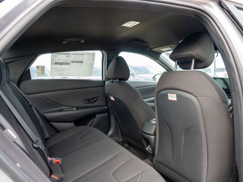 New 2025 Hyundai Elantra SEL image 13