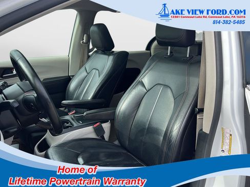 Used 2019 Chrysler Pacifica Touring-L Plus w/ Tire & Wheel Group FWD image 25