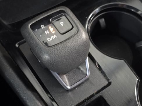 Used 2023 Nissan Rogue SV FWD image 23