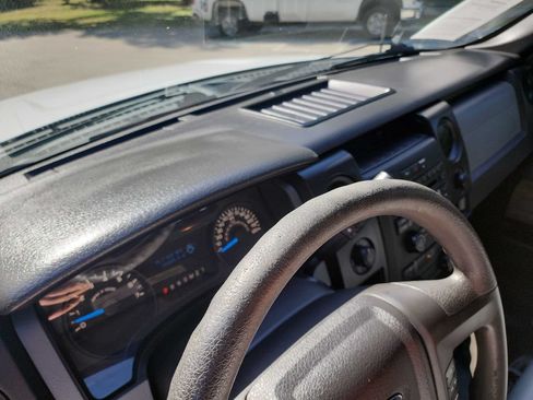 Used 2014 Ford F150 XL w/ Equipment Group 101A Mid AWD/4WD image 19