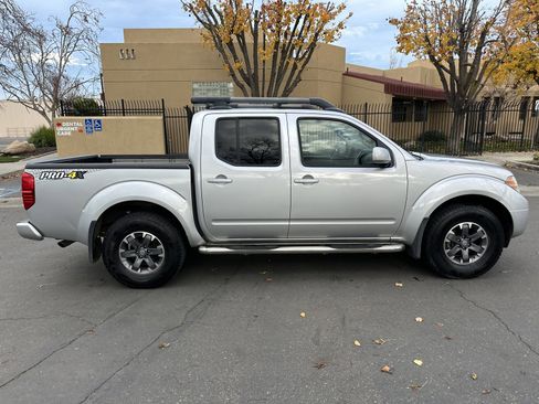 Used 2014 Nissan Frontier PRO-4X w/ Pro-4x Luxury Package image 7