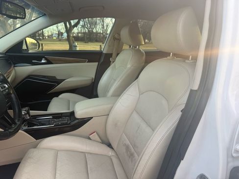Used 2019 Kia Cadenza Premium image 9