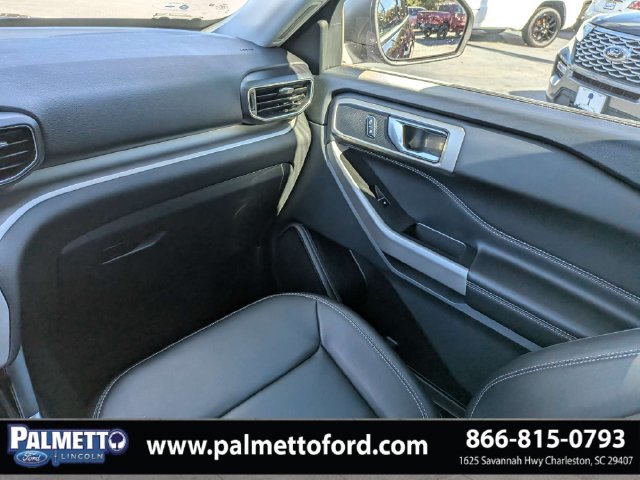 Used 2023 Ford Explorer XLT w/ Equipment Group 202A RWD image 18