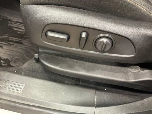 Used 2019 Chevrolet Equinox LT w/ Driver Convenience Package FWD image 34