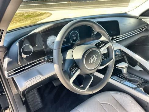Used 2024 Hyundai Elantra Limited image 15