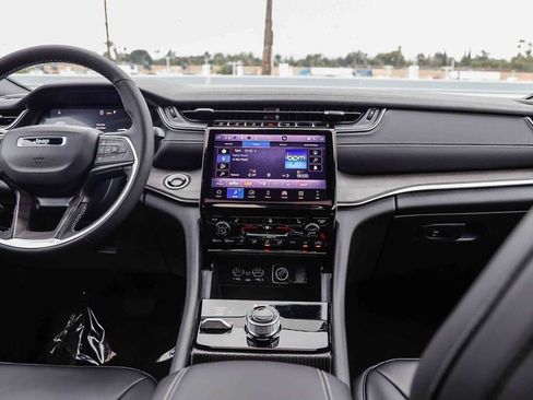 New 2025 Jeep Grand Cherokee L Limited w/ Black Appearance Package image 13