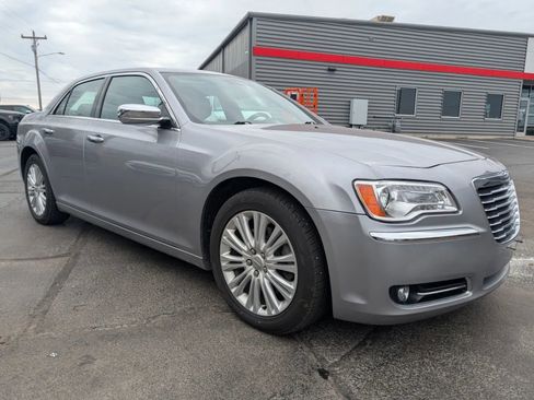 Used 2014 Chrysler 300 C image 5