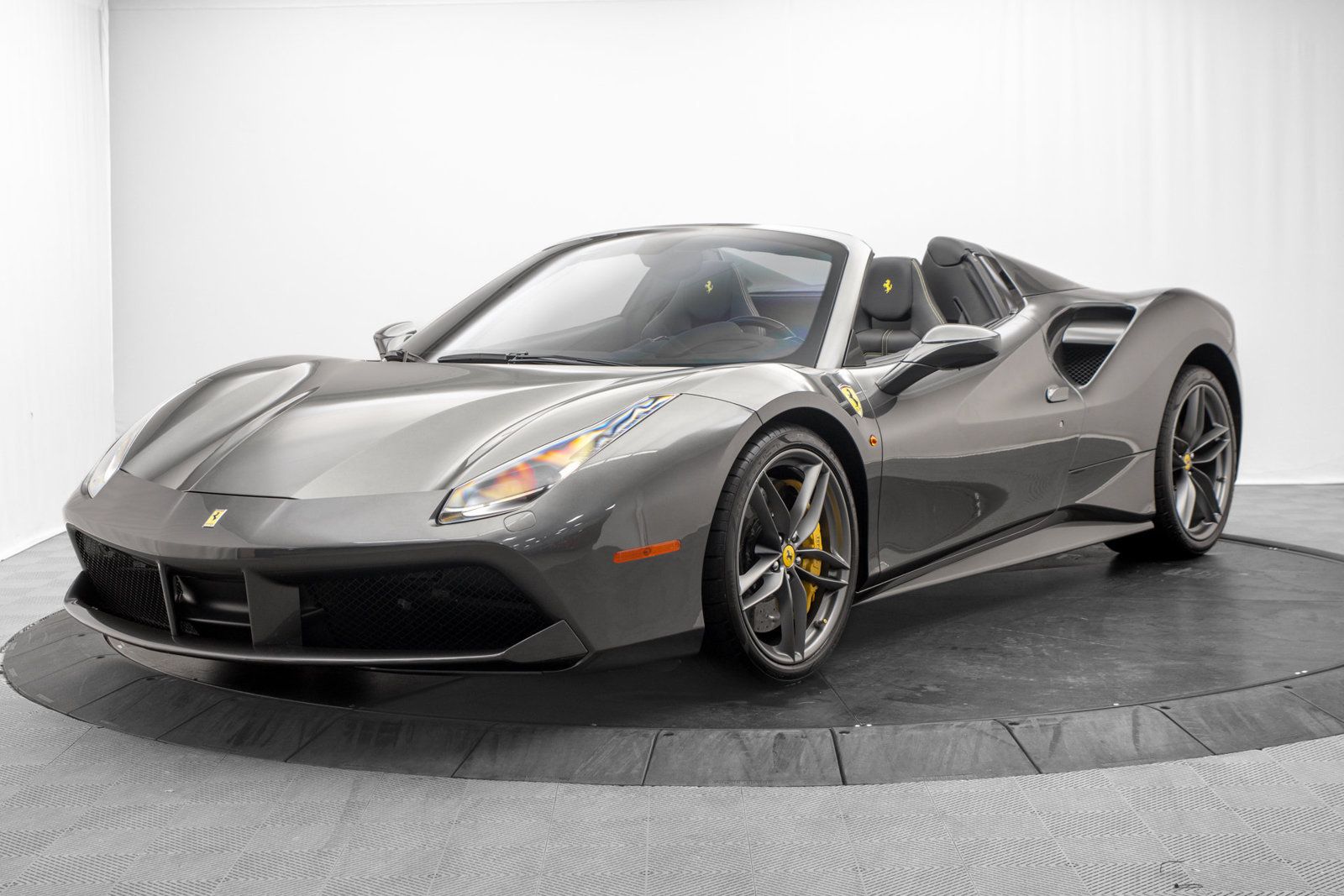 Used 2017 Ferrari 488 Spider RWD image 3