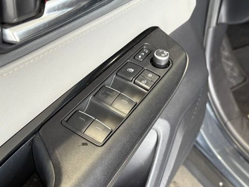 Certified 2021 Toyota Venza LE w/ Carpet Mat Package (TMS) image 16