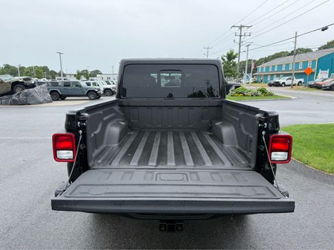 Used 2023 Jeep Gladiator Rubicon w/ Cold Weather Group AWD/4WD image 8