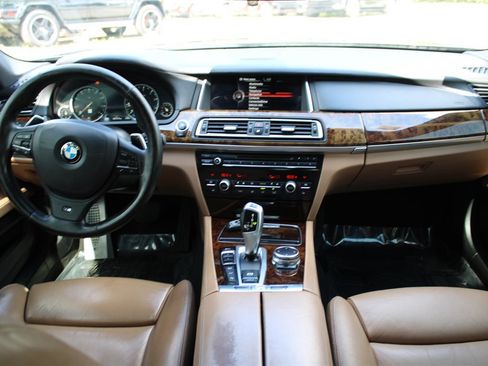 Used 2015 BMW 750Li xDrive image 11